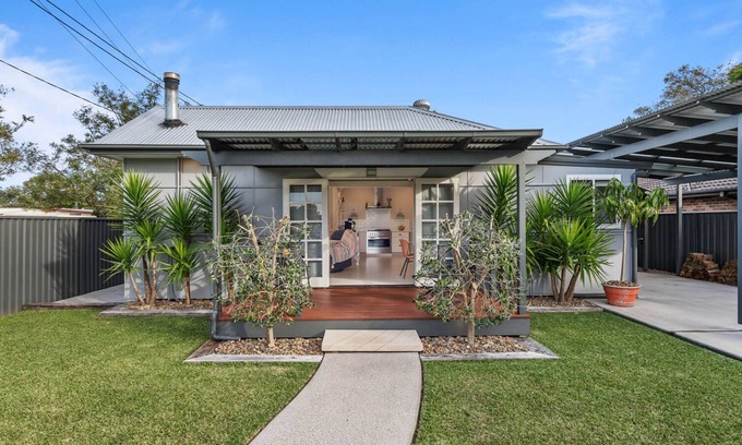 Woy Woy House | Golfing Haven, within minutes to the Beach