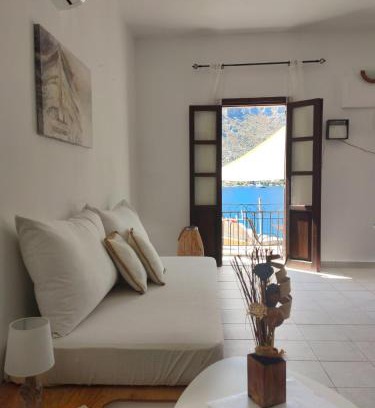 Pedi House | Gompos Apartment - Cozy Apartment next to the sea - Amazing Sea View