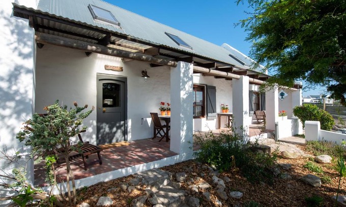 Paternoster Apartment | Gonana Studios & Villa