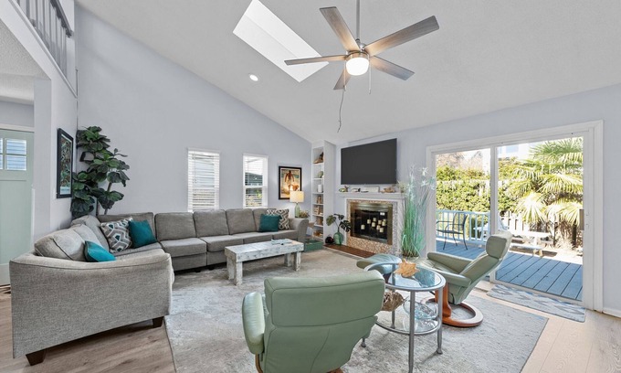 Northeast Virginia Beach Condo | Gone Coastal Beautiful North End Close To Beach Access
