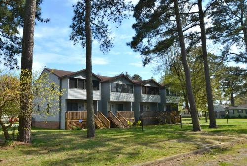 Chincoteague House | Gone Coastal - Pet friendly with screened porch!
