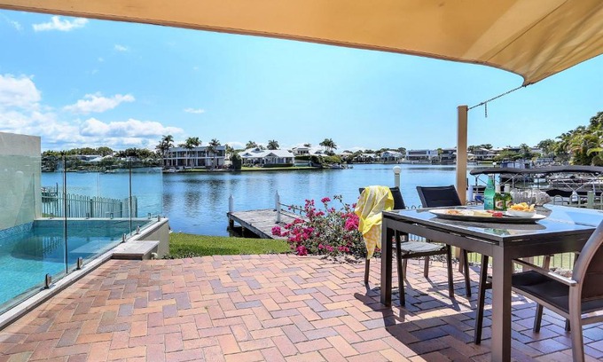 Noosaville House | Gone Fishin' - Noosa Waters