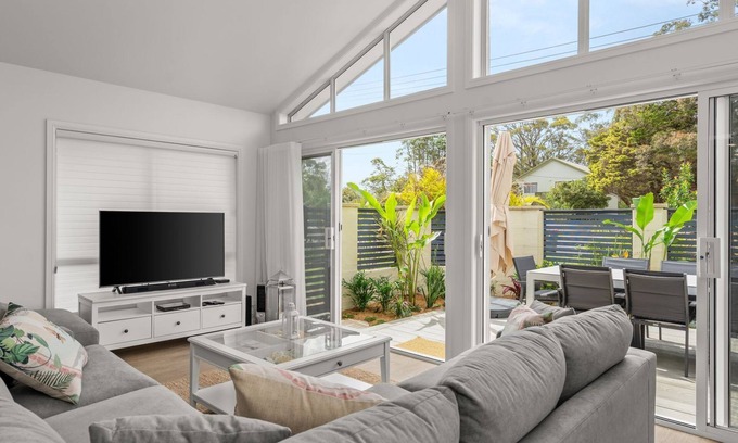 Huskisson House | Gone to the Beach Free Wifi Pet Friendly Free late check out in winter