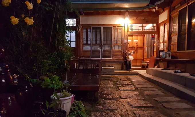 Samcheong-dong House | Gongsimga Hanok Guesthouse