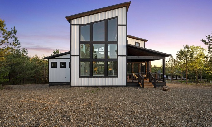 Broken Bow Cabin | Good Day Sunshine 4 bed/4.5 bath with high-end amenities! Sleeps 14