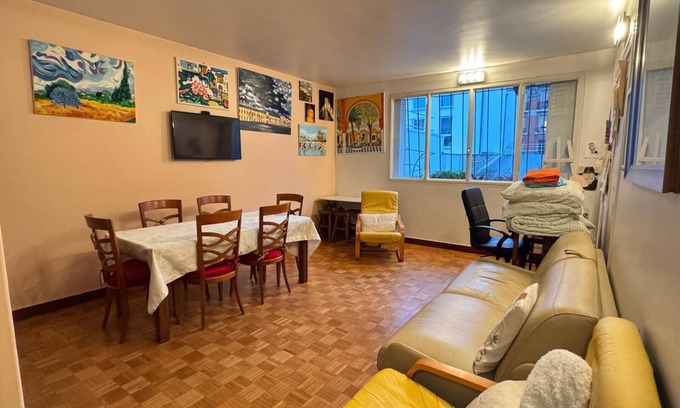 15th Arrondissement Apartment | Good location, quiet, close to the Eiffel Tower. ideal for a family.