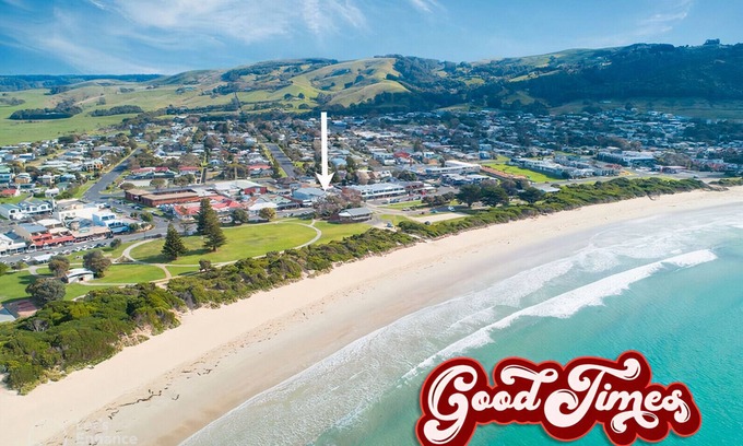 Apollo Bay Apartment | Good Times - Luxury beachfront home in the heart of town