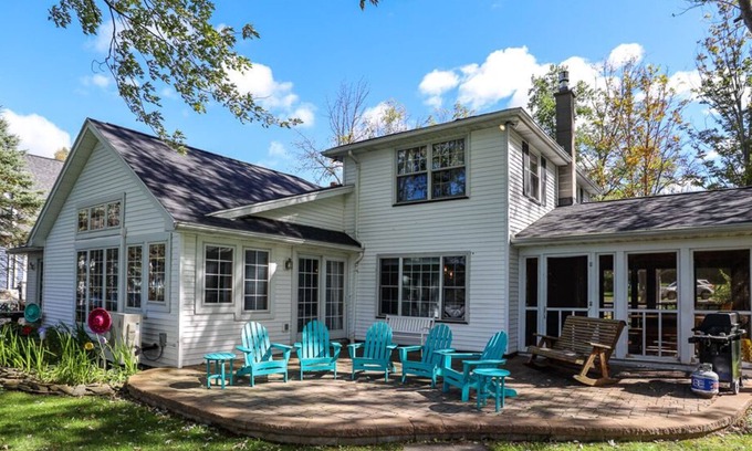 Honeoye Cottage | Good Vibe Getaway: Luxury Family Retreat!