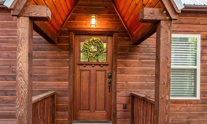 Broken Bow Cabin | Goodnight Moon Luxury 1 Bedroom Cabin Near Broken Bow Lake! Hot Tub and Shuffleb