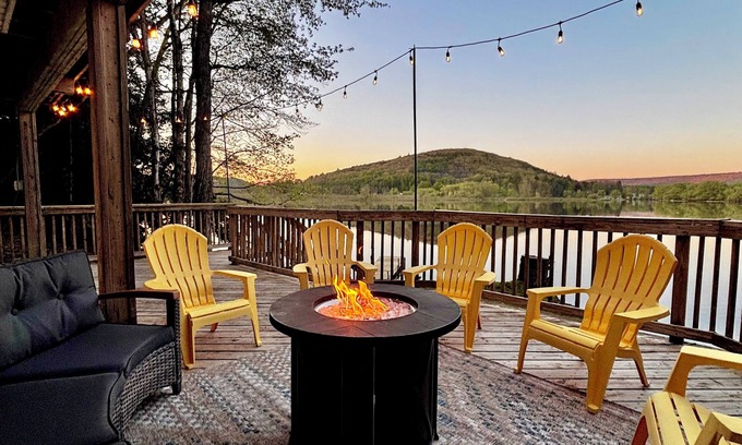 Oneonta House | Goodyear Lake waterfront home sleeps 13. Near Dreams Park, Cooperstown.