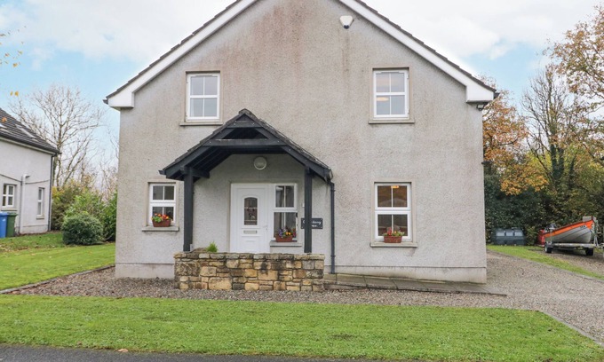 Lisnaskea Cottage | GOOSEBERRY COTTAGE, pet friendly in Lisnaskea, County Fermanagh