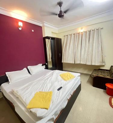 Nathdwara Hotel | Gopi Nikunj I just opposite shreenathji temple back gate 20mtr I 966o9o1oo6