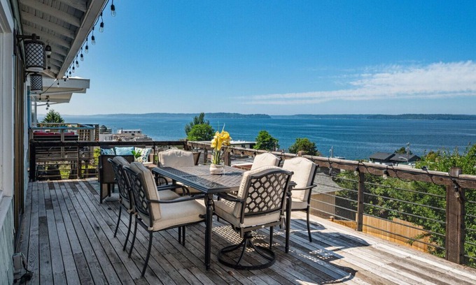Alki House | Gordon's Cottage Water Views- Great for Long Term