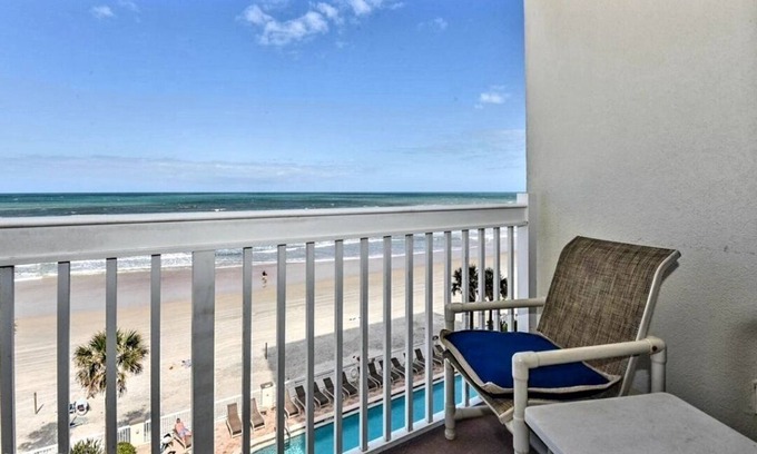 Ortona Park Condo | Gorgeous 1 bdrm private balcony full kitchen direct oceanfront