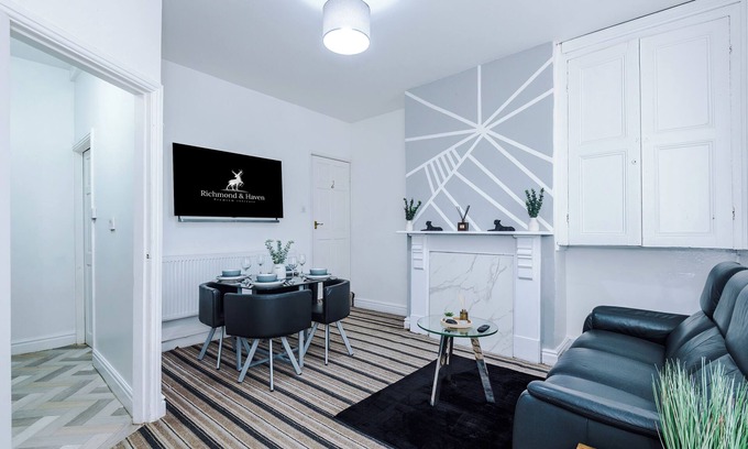 Bradford House | Gorgeous 2 bed house, sleeps 4, free parking, pet friendly