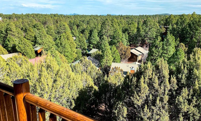 Show Low Condo | Gorgeous 2BR/2BA with Stunning Views and Great Location