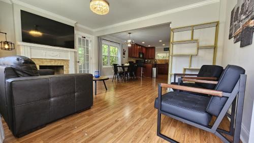 Home Park House | Gorgeous 2BR Home with Backyard
