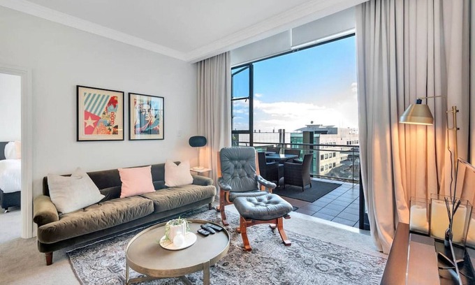 Auckland Central Business District Apartment | ★ Gorgeous 2BR in Heart of City | Free Parking ★