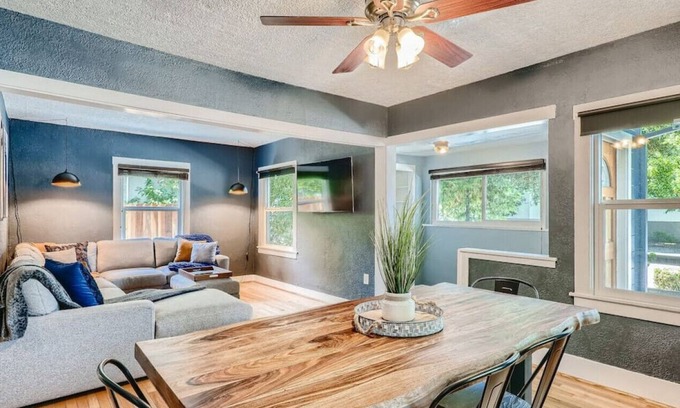 Central Sacramento House | Gorgeous 2BR Private Home l Minutes to Downtown