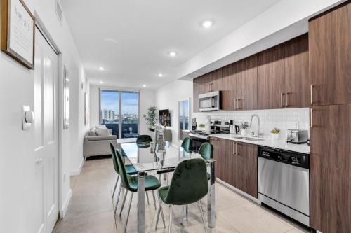 Overtown Apartment | Gorgeous 3-Bed Retreat Mins from Bayside and Parking