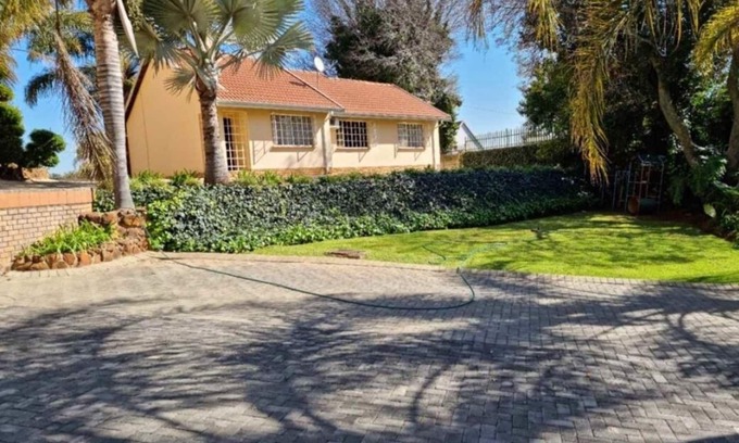 Greater Johannesburg Metropolitan Area House | Gorgeous 3 bedrooms house in a very quiet residential area 4 mins from Sandton.