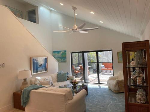 The Dunes House | Gorgeous 3 Bedroom Home in the Dunes Sleeps 8