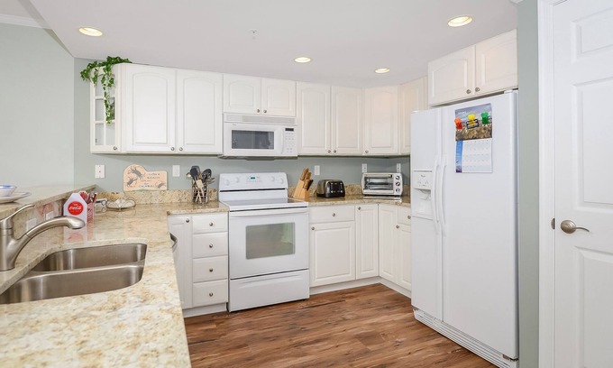 Midtown Ocean City Condo | Gorgeous 3 BR 2 Bath Unit With a Pool and a 1/4 Block to the Beach!