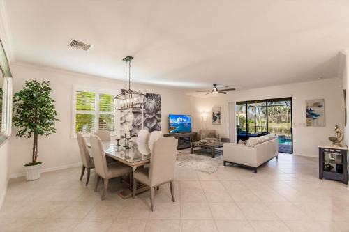 Naples House | Gorgeous 3BR 3BTH Home Private Office Pool Hot Tub