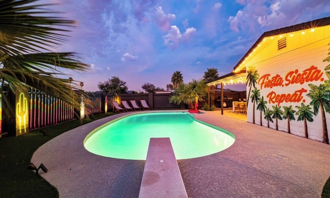 North Mountain House | Gorgeous 4-bed home with Golf, Pool & Hot-Tub!