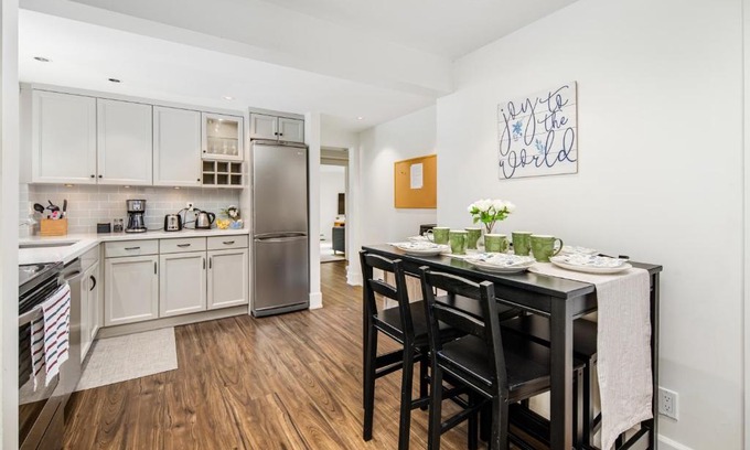 Dunbar Villa | Gorgeous 4 Bedroom Garden Level Suite at Vancouver West & UBC