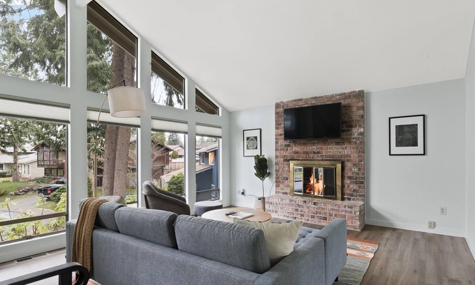Renton House | Gorgeous 4BR House in Renton w/ Fenced Yard