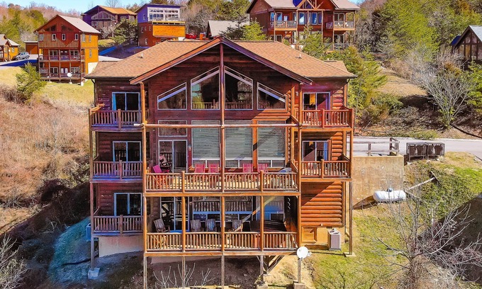 Gatlinburg - Pigeon Forge Cabin | Gorgeous 5BR-7ba cabin; Theatre room, huge game room, close to everything!