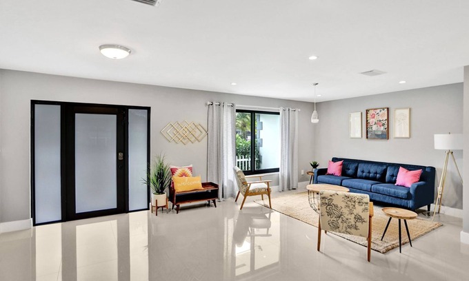 North Miami Beach House | Gorgeous 5BR Villa +Heated Pool!