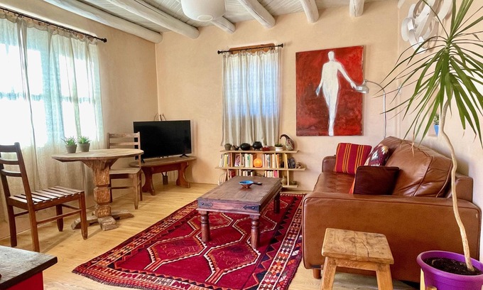 South Capitol Apartment | Gorgeous Adobe in Desirable South Capitol