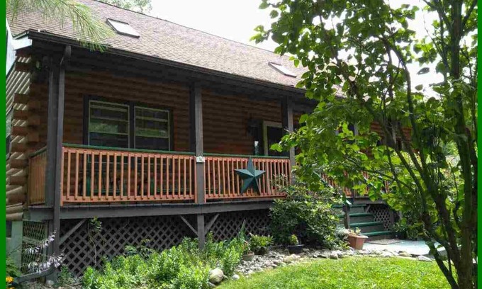 Moravia House | Gorgeous and cozy cabin in the Finger Lakes