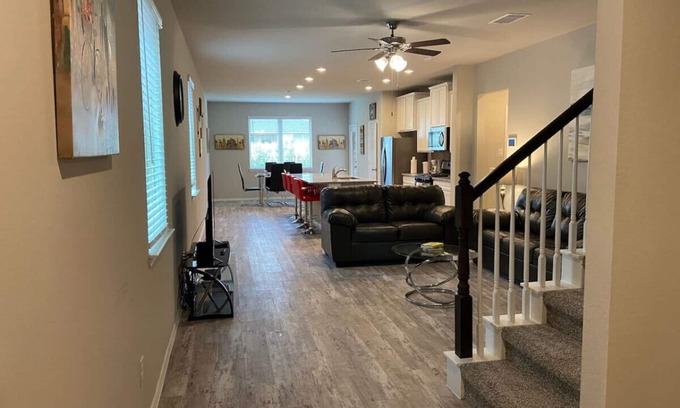 Conroe House | Gorgeous and Spacious 4 Bedroom/2.5 Bathroom