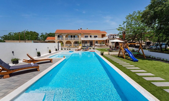 Galovac Apartment | Gorgeous apartment in Galovac with WiFi