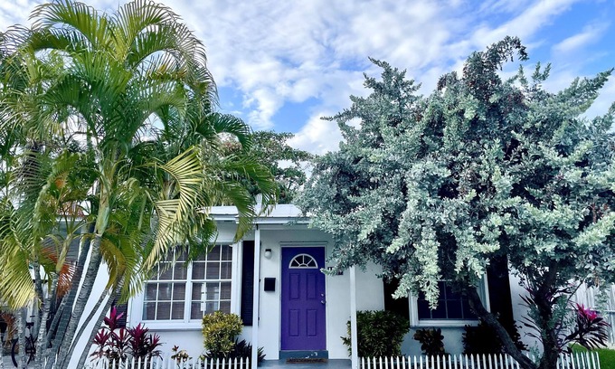 Midtown House | Gorgeous beach bungalow just steps from the beach!
