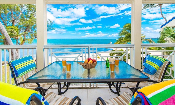 Rum Point Condo | Gorgeous beachfront condo steps from Rum Point and snorkeling! The Retreat #30