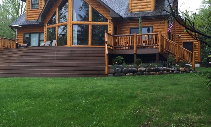 McGregor Cabin | Gorgeous Big Sandy Year Round Lake Home