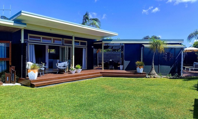 Whangamata Cottage | Gorgeous Boutique Cottage. Private, sunny in great location. Just magic!nnn