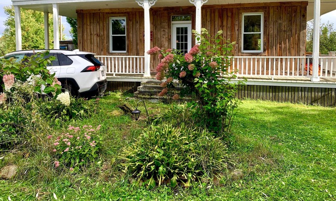 Notre-Dame-de-Pontmain Cottage | Gorgeous Waterfront villa fully equipped! w/ Hottub