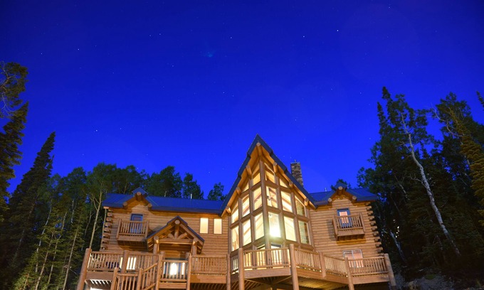 Brian Head Cabin | Gorgeous Cabin! Sleeps 14-18, Perfect For Large Families!