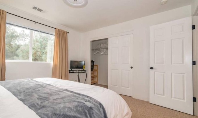 Medford House | Gorgeous California Casual Organic Modern Townhome