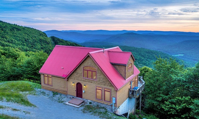 Snowshoe Ski Chalet | Gorgeous Chalet - Incredible Views - Hot Tub - Fire Pit