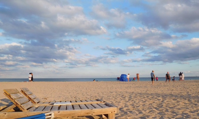 Riviera Beach House | Gorgeous Condo near Beach, sleep 6