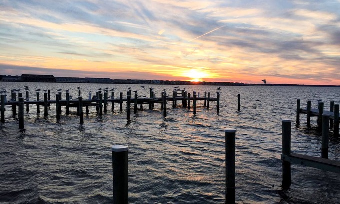 Midtown Ocean City Condo | Gorgeous Condo Overlooking Marina w/WiFi, Shared Pool, AC, Private Washer/Dryer
