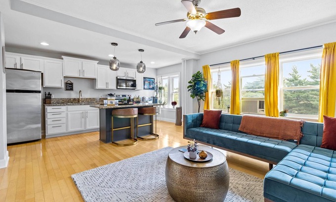 Park Central-Research Park Condo | Gorgeous Condo Walkable to the Plaza!