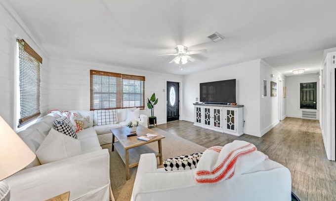 Gulfview Heights House | Gorgeous cottage, outdoor space, Gulf place area, close to beaches/Goatfeathersn