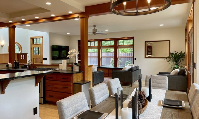 Amazon House | Gorgeous Craftsmen home blocks from University of Oregon Campus